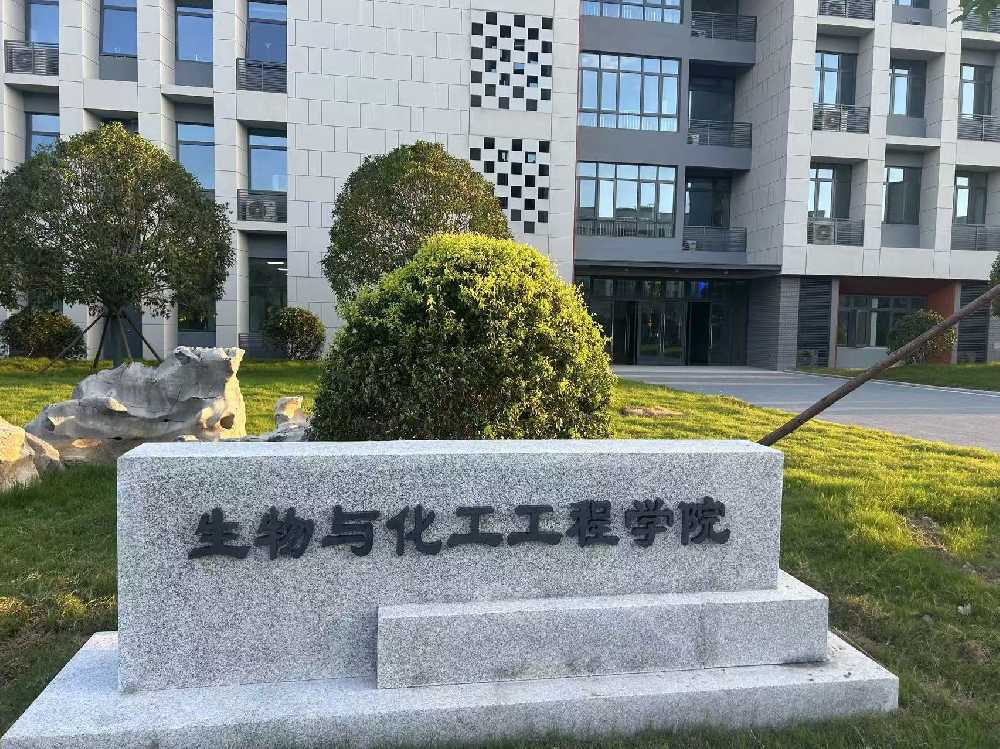 乌达区扬州职业大学体育场高杆灯项目